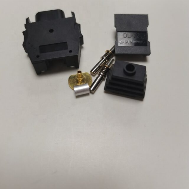 DL-72 assembled connector side view