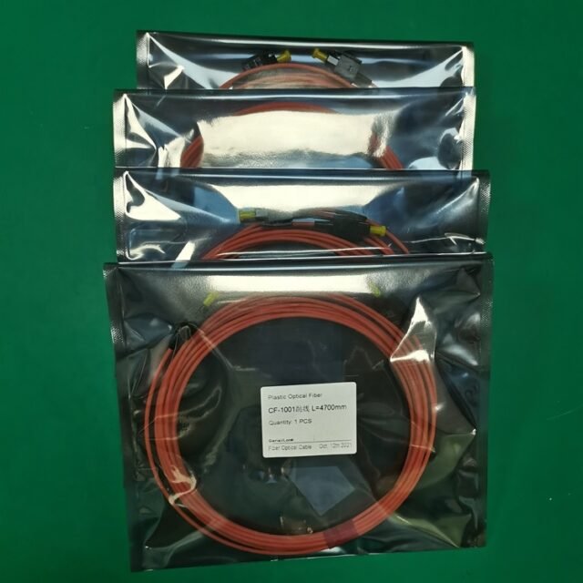 Bagged orange CF-1001 H-PCF patch cords on green bench, label reads CF-1001 L=4700mm