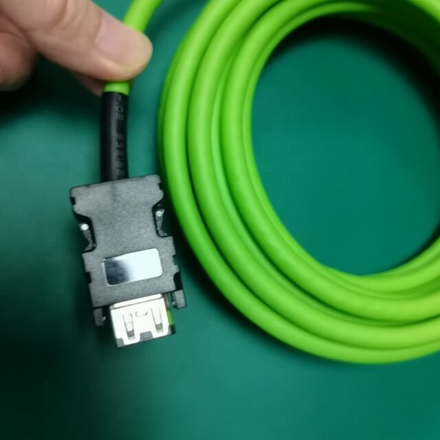 MR-J3ENCBL5M-A1-HPU connector closeup
