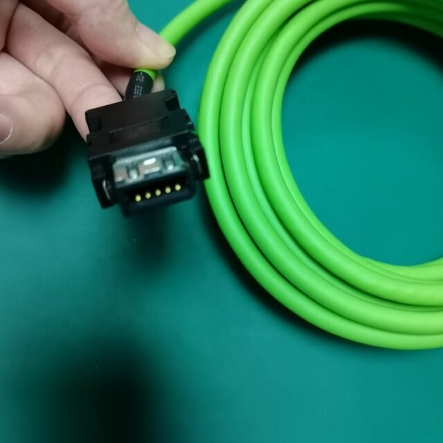 MR-J3ENCBL5M-A1-HPU D-sub plug