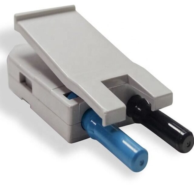 V-pin HPCS connector on light background